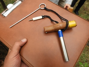 講師の方が使った小田式診断法で使う手作りの掘削用具