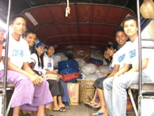 この日はトラック一台で、支援物資とボランティアを乗せて被災地へと向かった