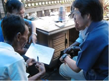 MASの事務所にて他団体も交えてミーティングを行う（右はミャンマー農林業研修センター・藤井）