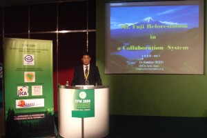 世界林業会議で発表する協議会・清藤副会長