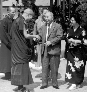 今回の会見時、中野良子総裁が法王に手渡した1967年4月の会見時の1枚