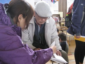 お話を聞いた自治会の副会長。その後、5月初旬には米崎小学校に避難していた方たちの半分は仮設住宅に移ったそうです