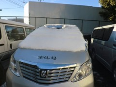 オイスカの車“宝くじ号”も雪をかぶっていました