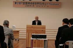 実行委員長の辻一幸早川町長。自治体は20市町村、首長は12名が参加。オイスカは実行委員会事務局を担った
