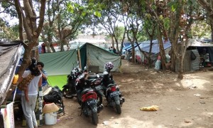 ⑤グヌンサリ村ではこのようにテントが広がっている
