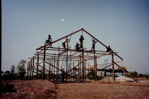 1996年、オイスカがミャンマーで建設をしている研修センターの様子