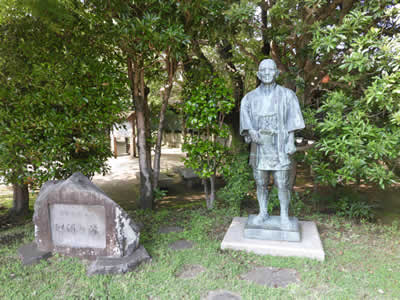 小田原市にある記念館の銅像は子ども時代のものではありませんでした